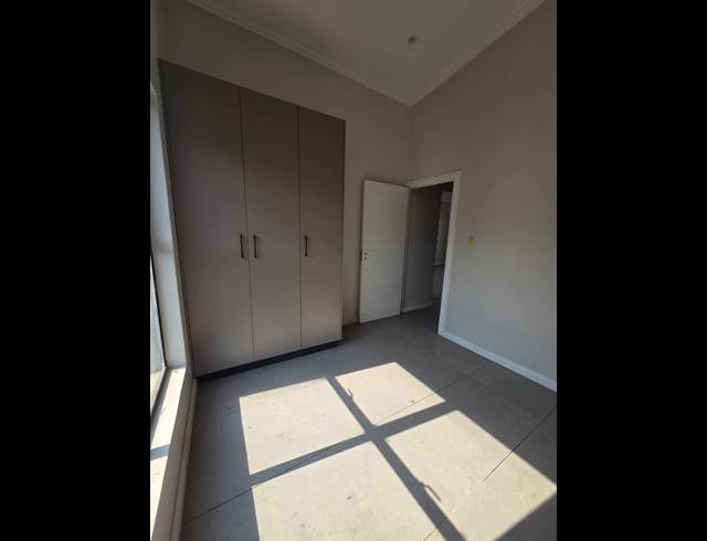 3 BEDROOM FREEHOLD FOR SALE IN PALM LAKES ESTATE